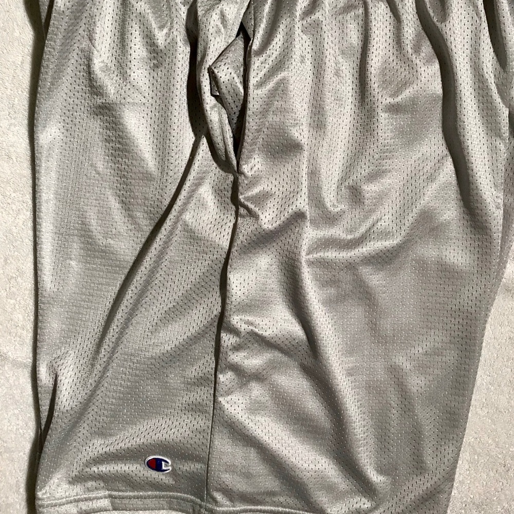 Polyester mesh shorts with pockets